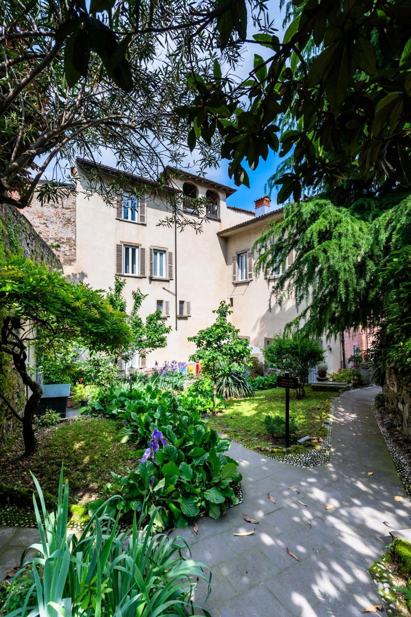 Palazzo Rivola Hotel Bergamo Exterior photo